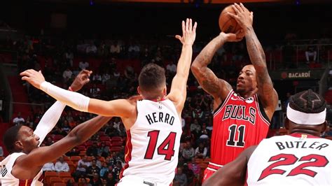 Play-by-play action for the Miami Heat vs. Chicago Bulls NBA game from 17 December 2023 on ESPN (IN).